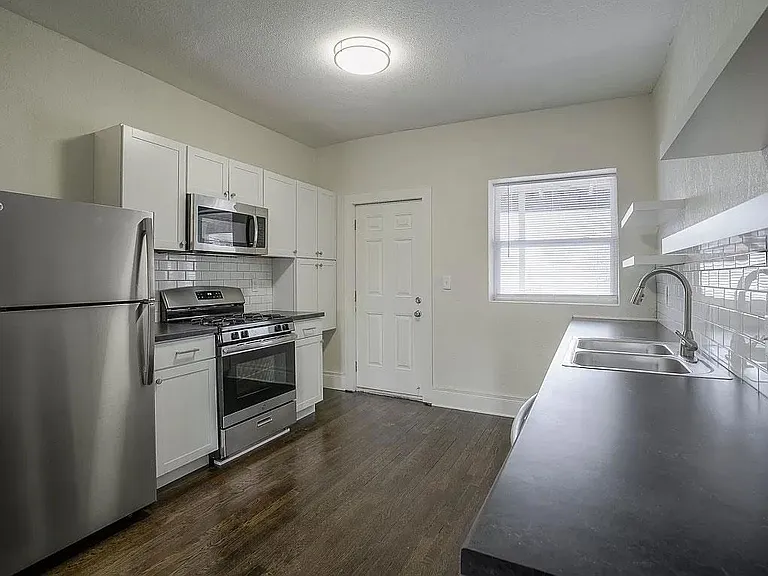 716 Gladstone Ave #2 — Photo 3