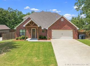 1707 Warwick Cir, Ardmore, OK 73401