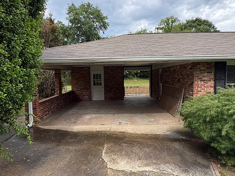 1262 Robert Ln — Photo 3