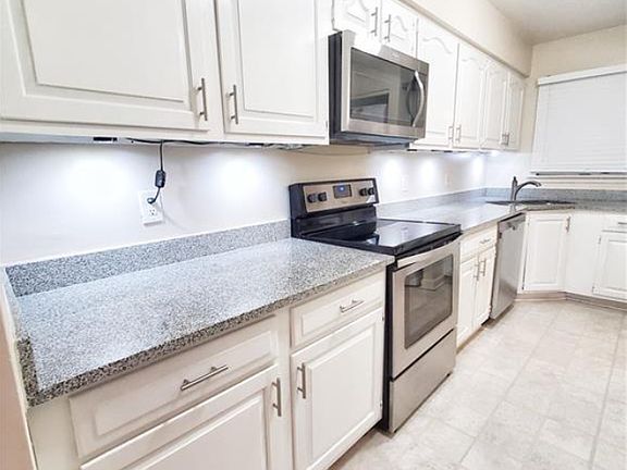 5th image of 849 Baldwin Ave #1