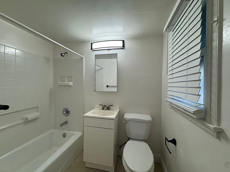 1204 P & 1601 12th St - The State House Apartments — Photo 7