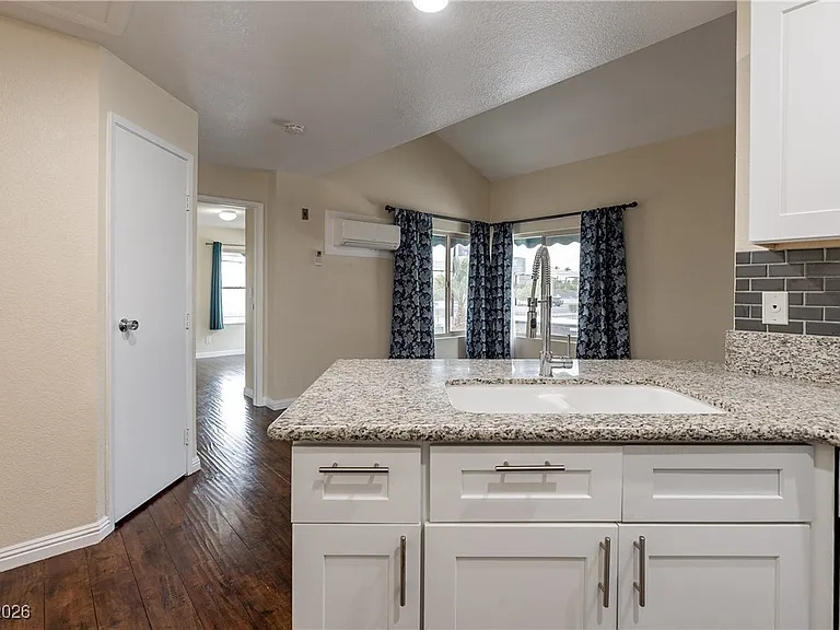 450 Elm Dr #206 — Photo 8