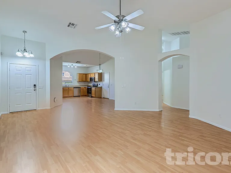2733 E Gary Way — Photo 4