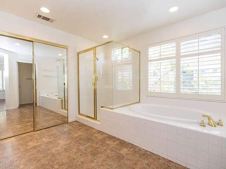 3035 Hollycrest Ave — Photo 10