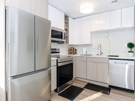 3rd image of 1533-37 N Wieland St #4D