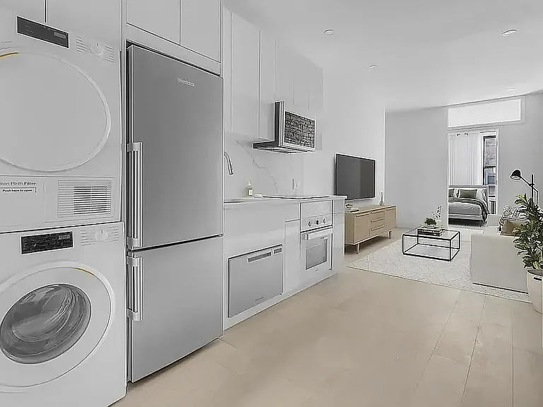 627 E 6th St #3 — Photo 3