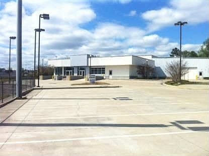 3rd image of 3555 Eisenhower Pkwy