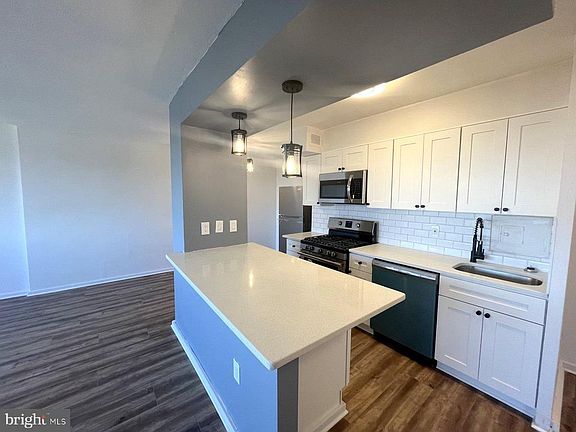 5th image of 1204 Barclay Towers