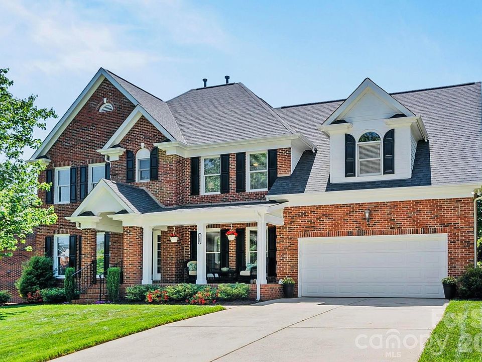 1st image of 140 Foxfield Park Dr