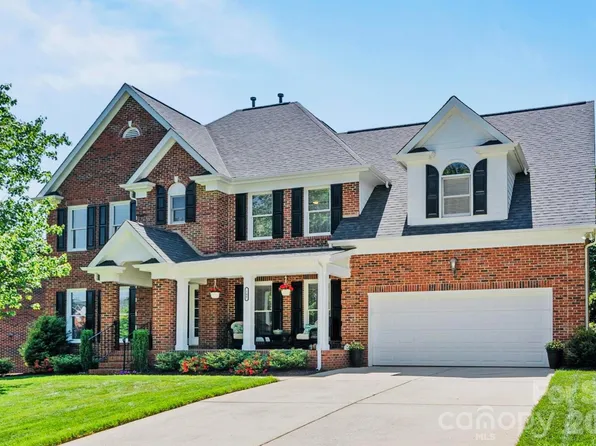 140 Foxfield Park Dr, Mooresville, NC 28115