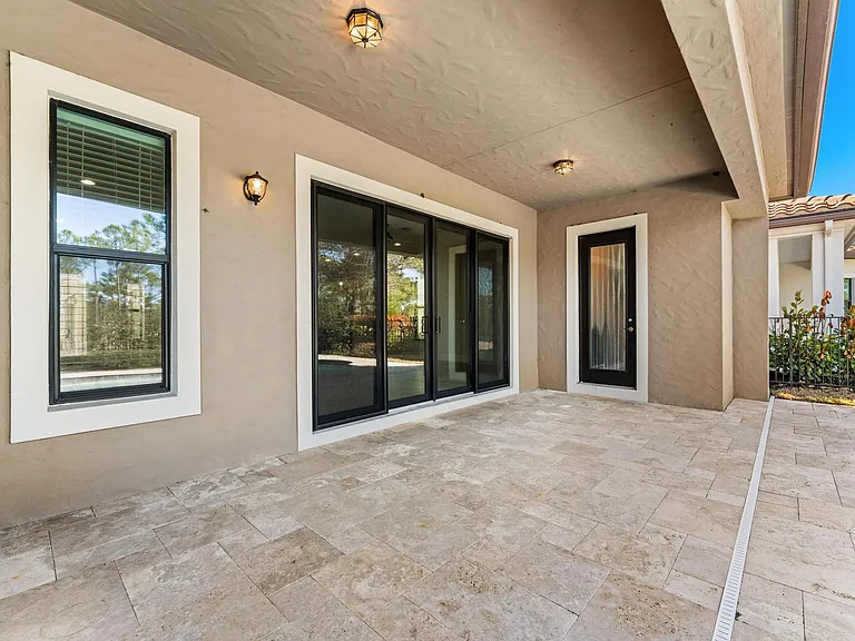 259 SE Calmo Cir — Photo 46