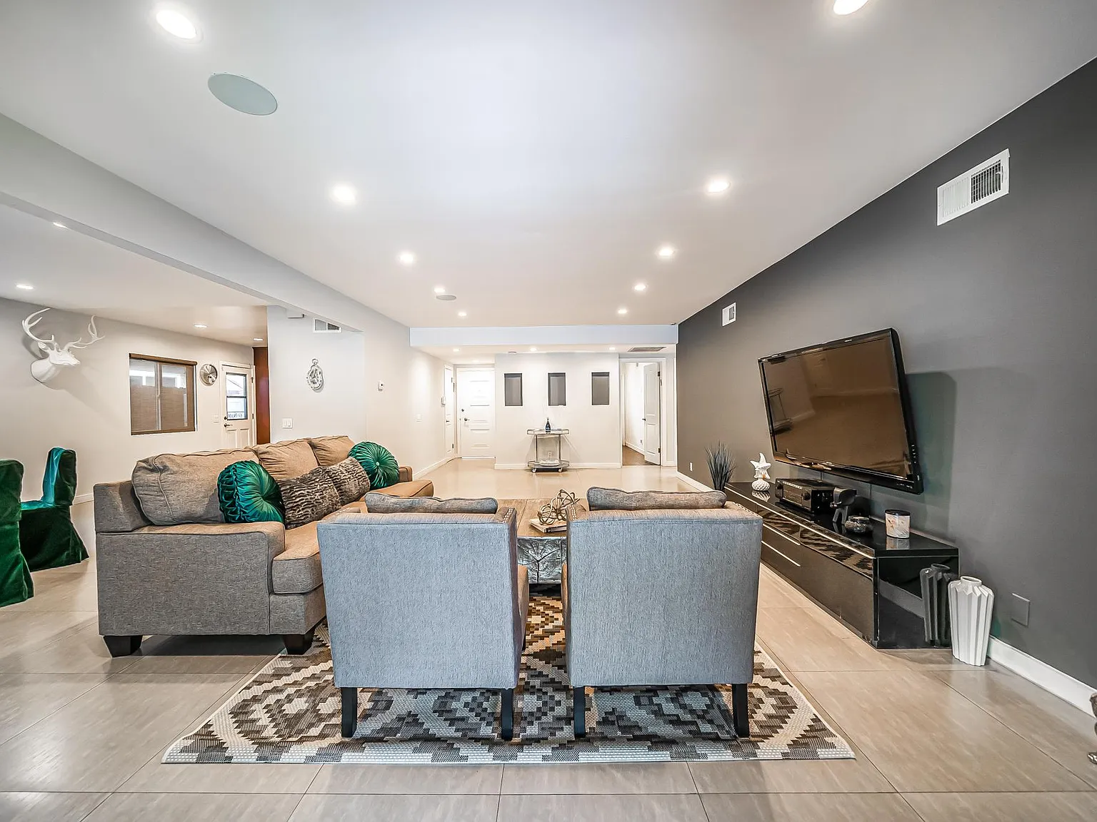 5751 Corteen Pl — Photo 2