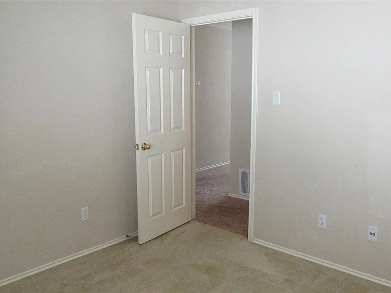 11224 Crazy Well Dr — Photo 10