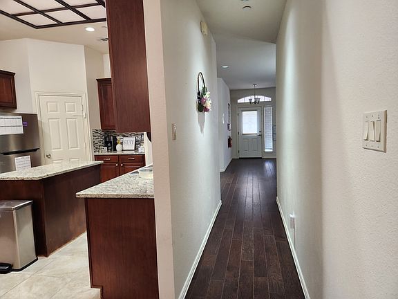 4th image of 1526 Tanglewood Dr