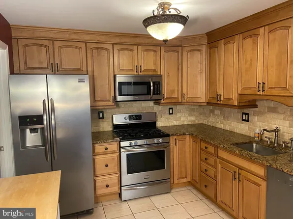 345 Andover Pl, Robbinsville, NJ 08691