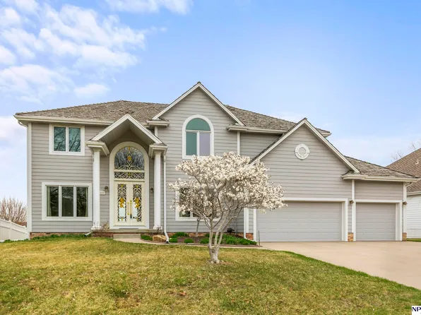 12828 Eagle Run Dr, Omaha, NE 68164