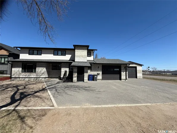 3102 Caen Street, Saskatoon, SK S7M 3N5