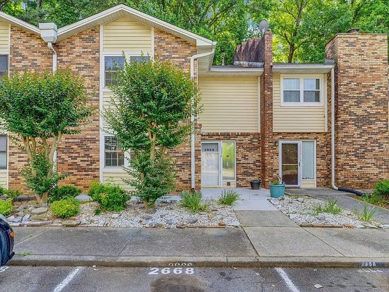 2668 Moss Ln SE — Photo 2
