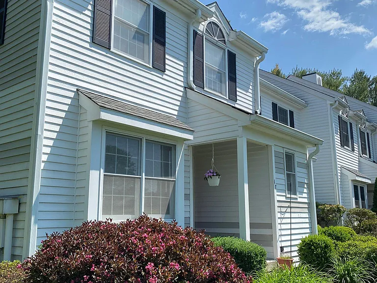 17 Briar Ct #17 — Photo 8