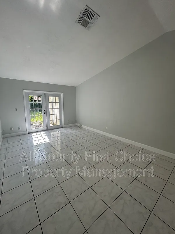 2 bed, 1.0 bath, 825 sqft, $1,600 — Photo 4