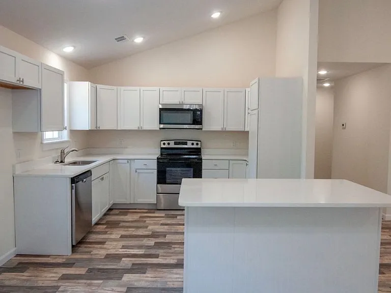 2516 Rebecca Dr — Photo 13