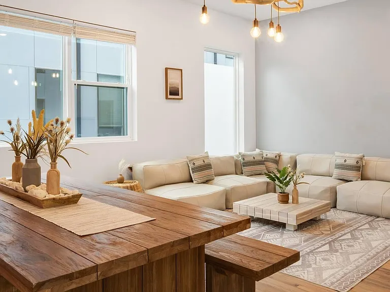 427 W 10th St #103 — Photo 3