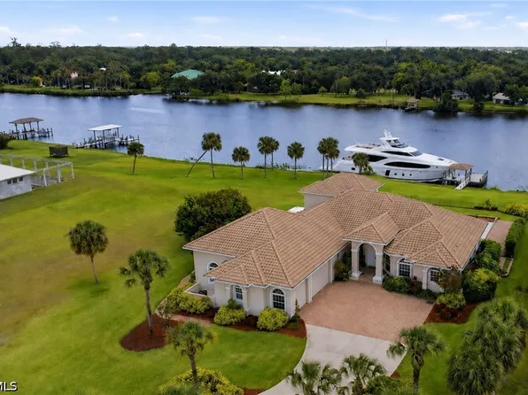 2504 Caloosa Shores Dr, Labelle, FL 33935