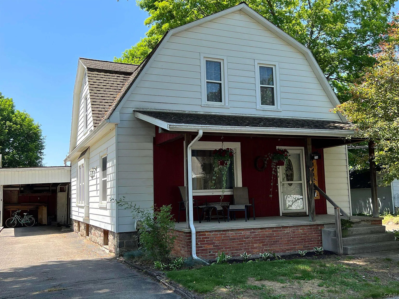 256 S Maple St photo 1