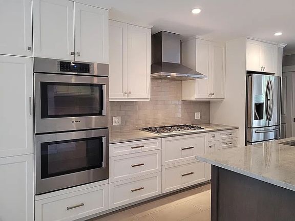 5th image of 1172 Park Pacifica Ave