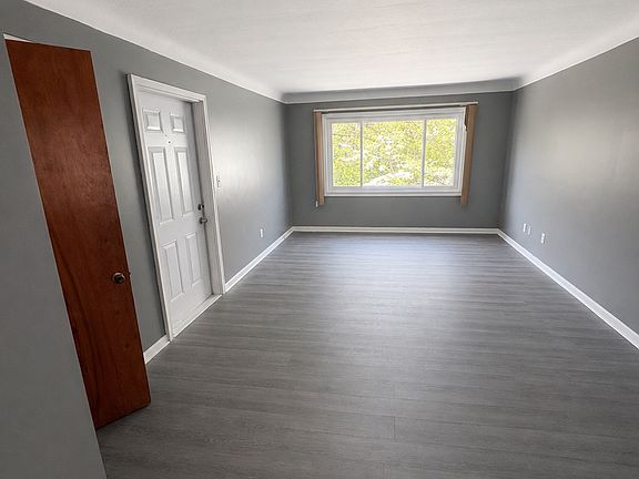4th image of 16004 Nelacrest Rd #5