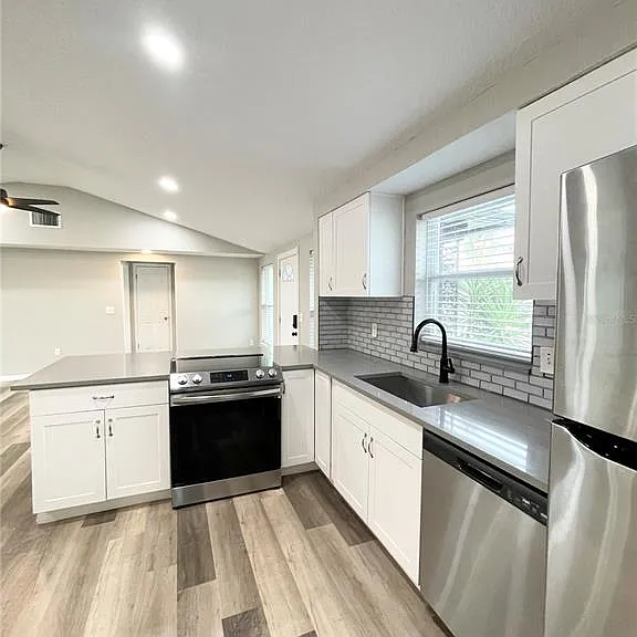 11241 Yewtree Ave — Photo 8