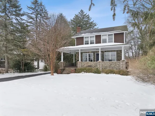 138 Chestnut Ridge Rd, Saddle River, NJ 07458