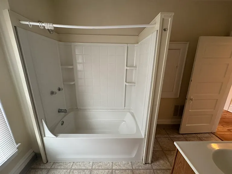 113 E Oakland Ave — Photo 18