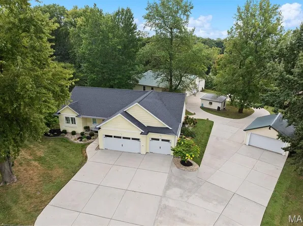 480 Glen Crossing Rd, Glen Carbon, IL 62034