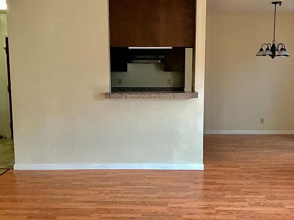 2nd image of 190 Eastmoor Ave