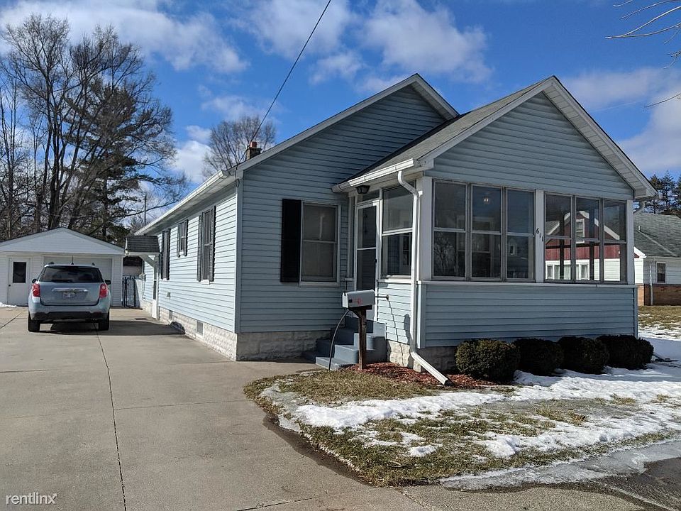 1st image of 611 Superior St