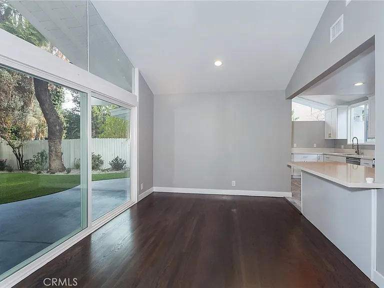16231 Moorpark St — Photo 9