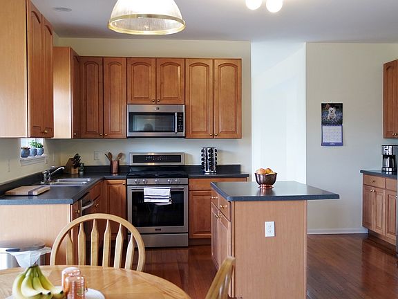 5th image of 3436 Basswood Ln
