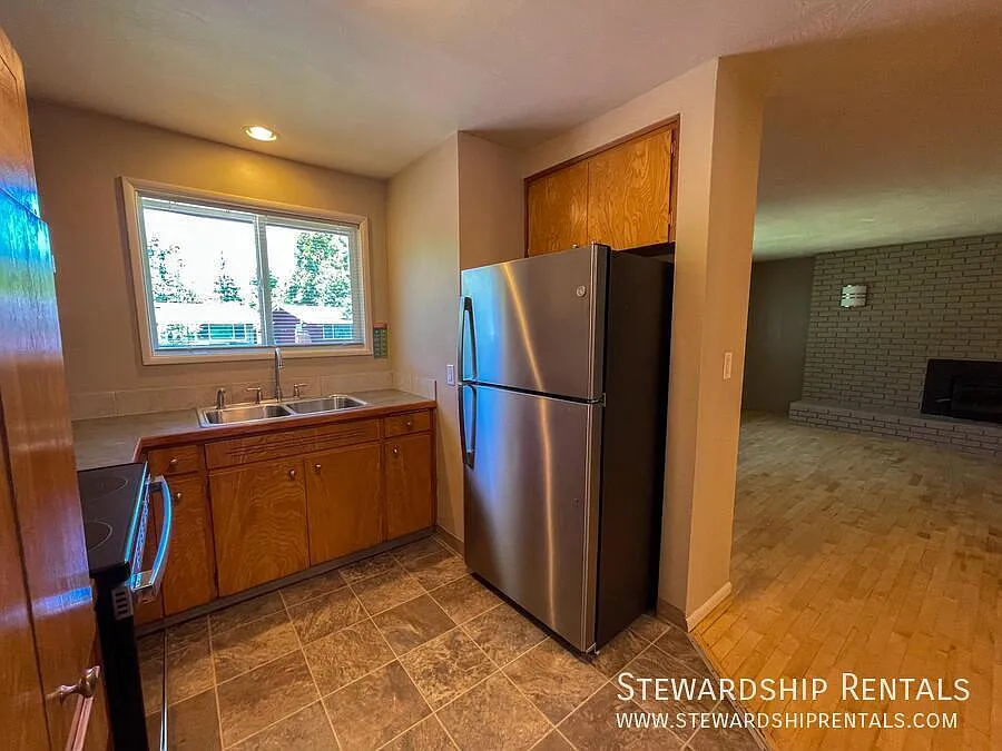 2 Bedroom Duplex in Eugene! — Photo 4