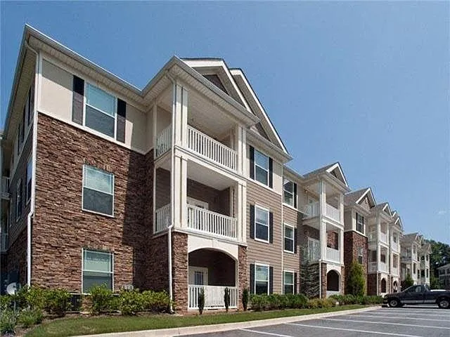 Seven Springs Apartments — Photo 10