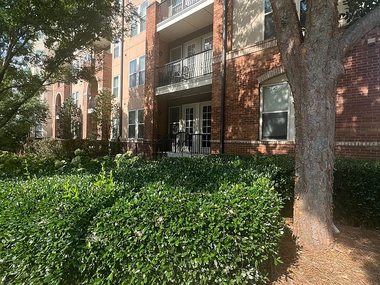900 Abernathy Rd NE — Photo 11