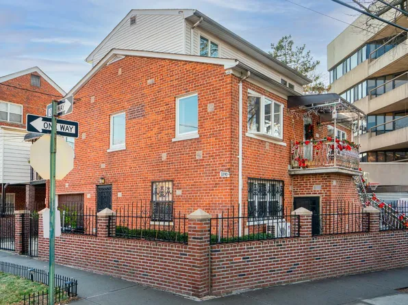 1090 Pelham Parkway South MULTI FAMILY image 1 of 13