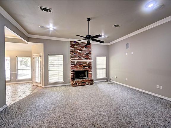 3rd image of 524 Lindsey Cir