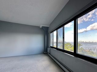 10 Bay Street Lndg APT 2B, Staten Island, NY 10301