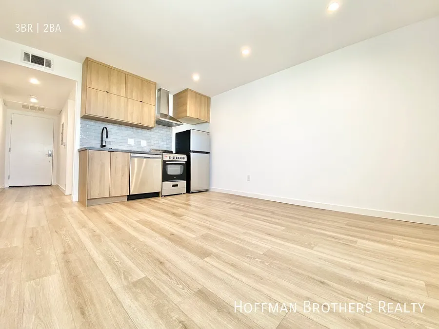 3 bed, $2,770 — Photo 2