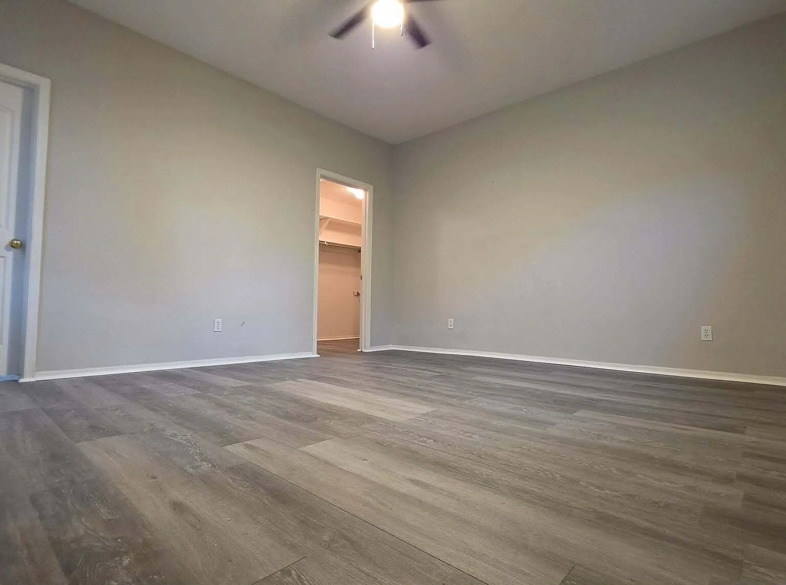 3 bed, 3.0 bath, 1572 sqft, $2,095 — Photo 2