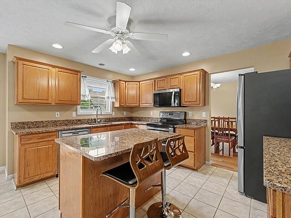 4th image of 701 Buttercup Dr
