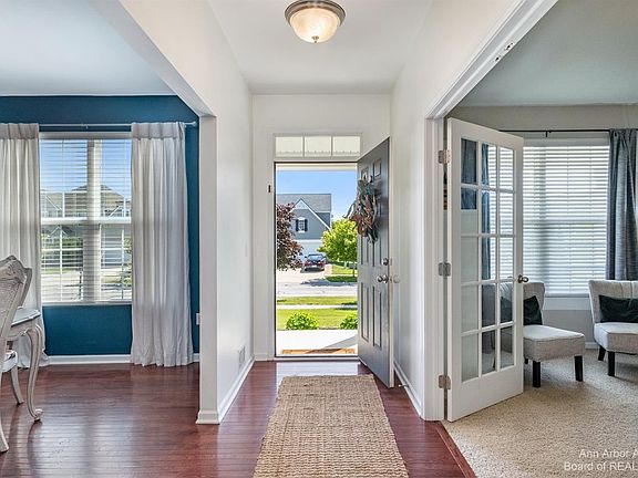 3rd image of 8493 Parkridge Dr