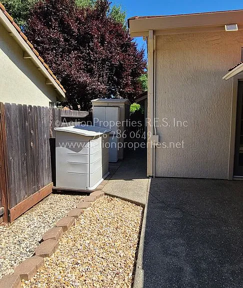 1417 Hurlston Way — Photo 24
