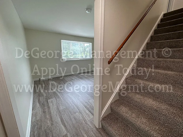 Bennington Townhomes — Photo 31